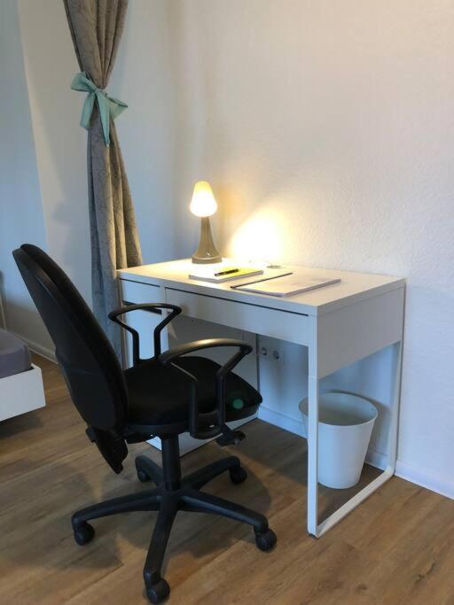 Zentrale Studio Wohnung In Emden Bagian luar foto