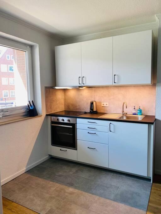 Zentrale Studio Wohnung In Emden Bagian luar foto